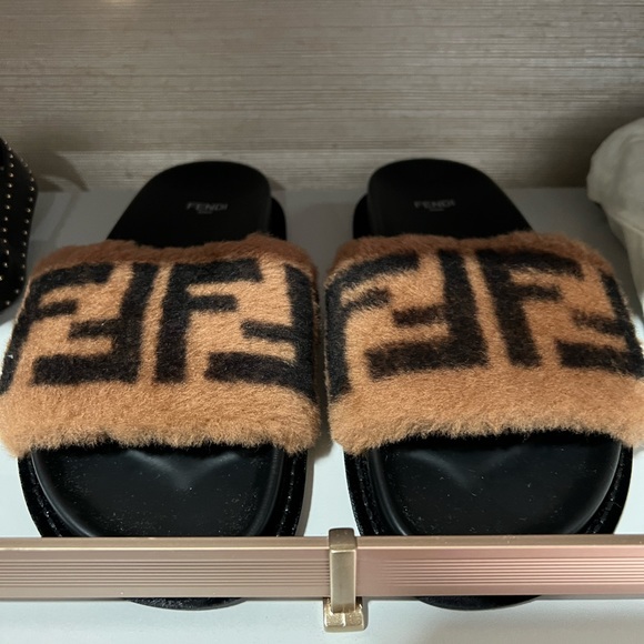 FENDI Shearling Slides/Sandals SIZE 38 EU - Picture 14 of 16